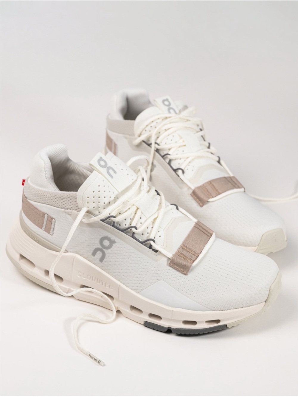 On Cloud On Running Cloudnova 2 Sneakers in Ice / Sand NWOB